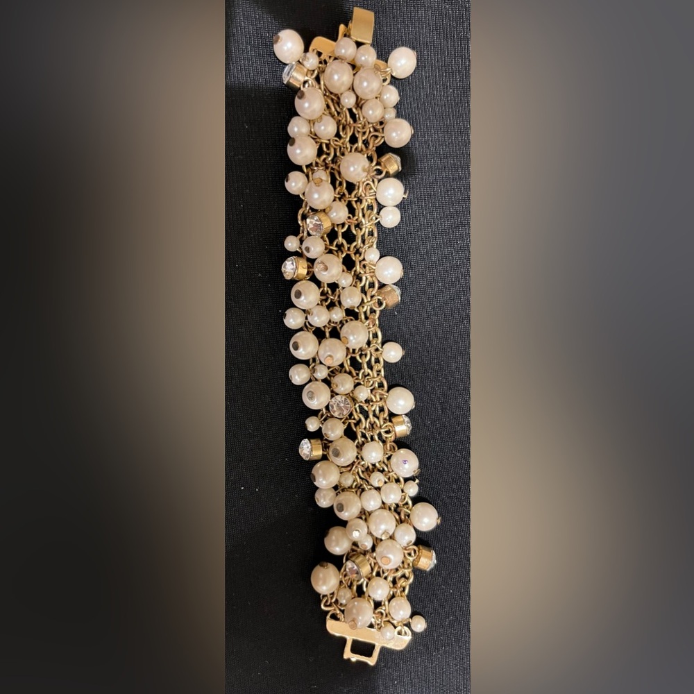 Peal Bracelet
Preloved